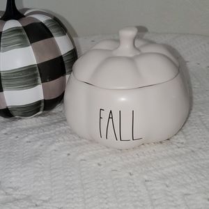 Rae Dunn Accents - Rae Dunn by Magenta Fall pumpkin dish Rae Dunn Accents - Rae Dunn by Magenta Fall pumpkin dish